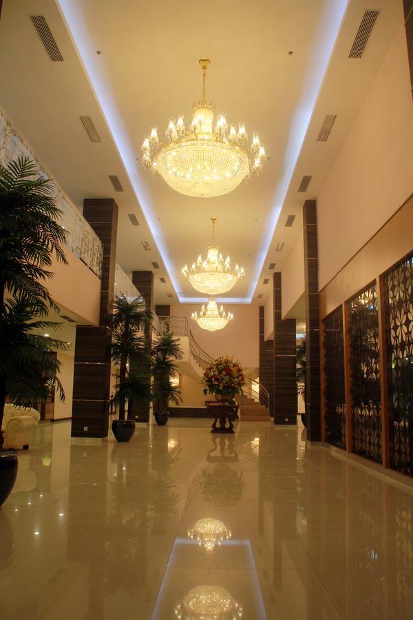 Sutanraja Hotel Kotamobagu Dış mekan fotoğraf