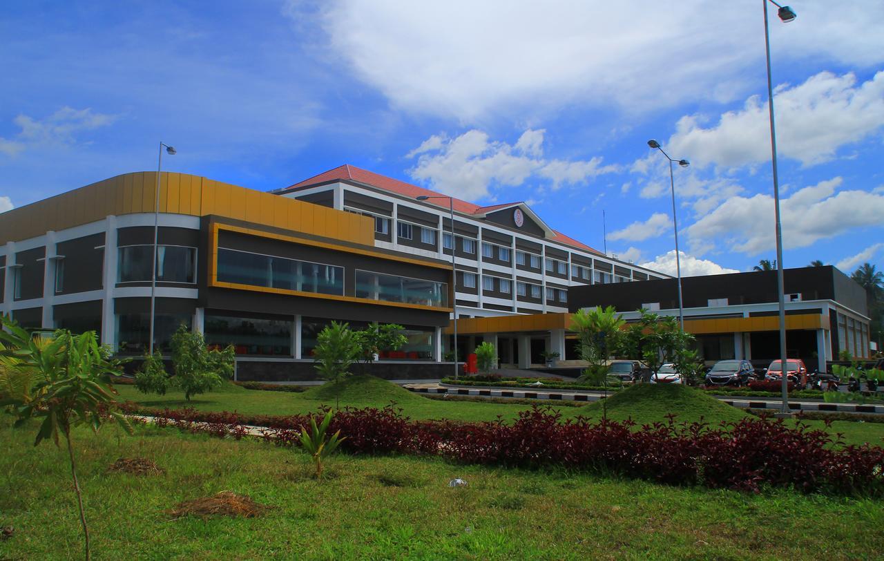 Sutanraja Hotel Kotamobagu Dış mekan fotoğraf