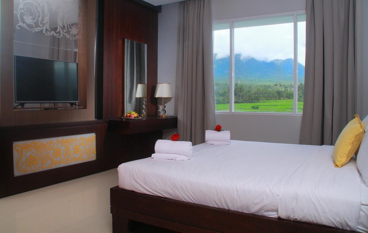 Sutanraja Hotel Kotamobagu Dış mekan fotoğraf